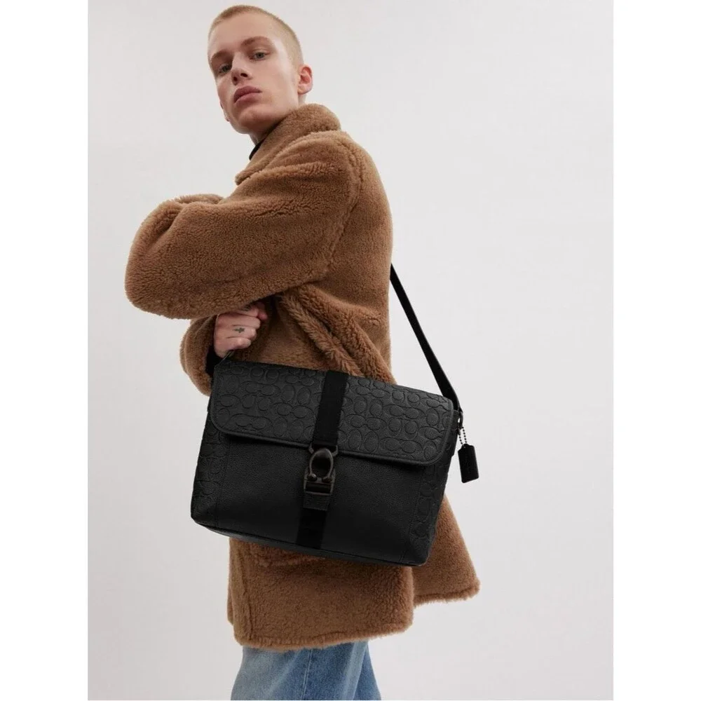 Coach Beck Messenger Crossbody Bag in Signature Pebble Leather Black CP115